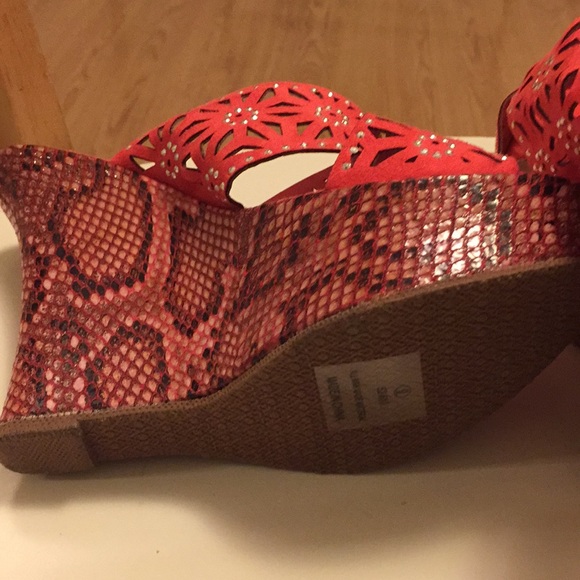 Super comfy wedges. Bright and sparkly - Picture 4 of 4